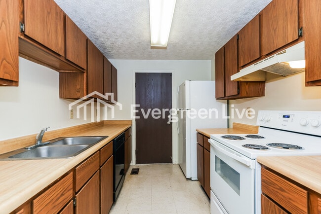 Building Photo - 8615 Baton Rouge Dr