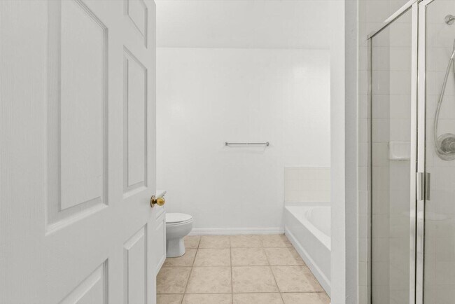 Building Photo - 559 SE Prescott Pl