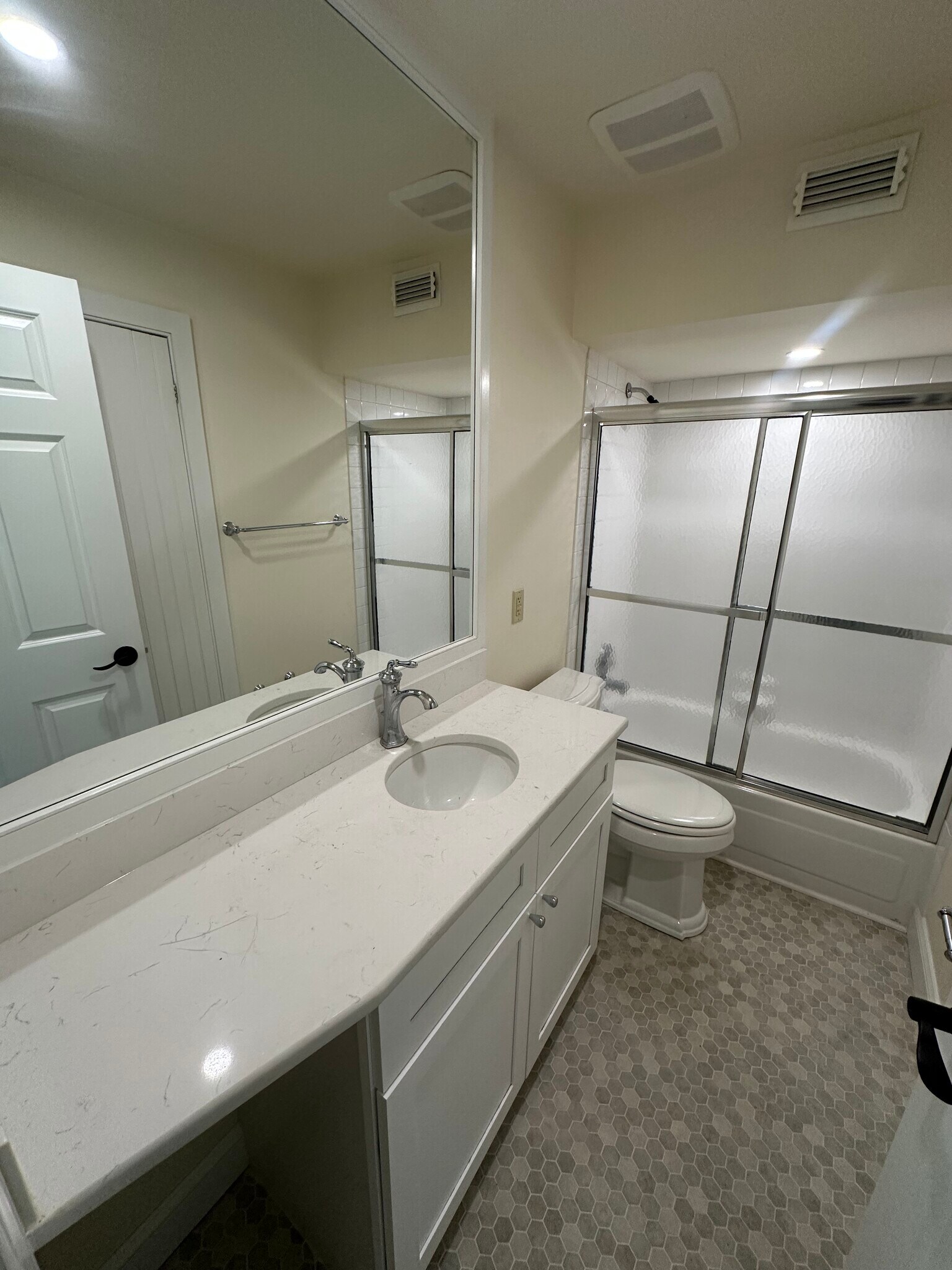 Building Photo - 8433 Germantown Ave