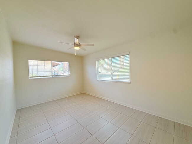 Building Photo - AVAILABLE NOW!! 3 BEDROOM 2 BATHROOM Home in Palm Desert!