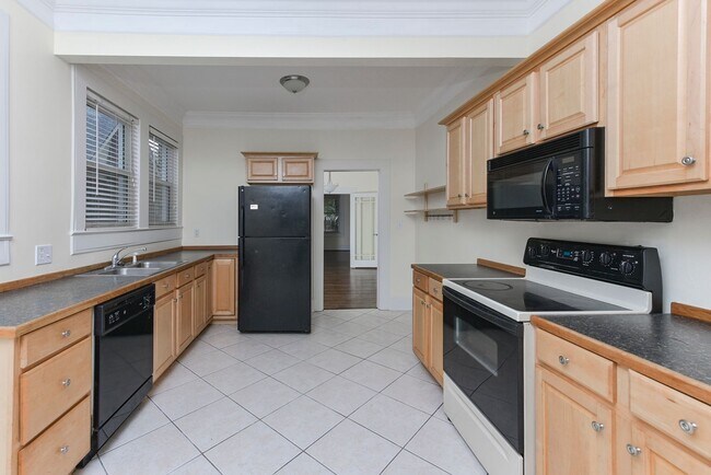Building Photo - Cozy 3BR/2BA Home Steps from USC – PRE-LEA...