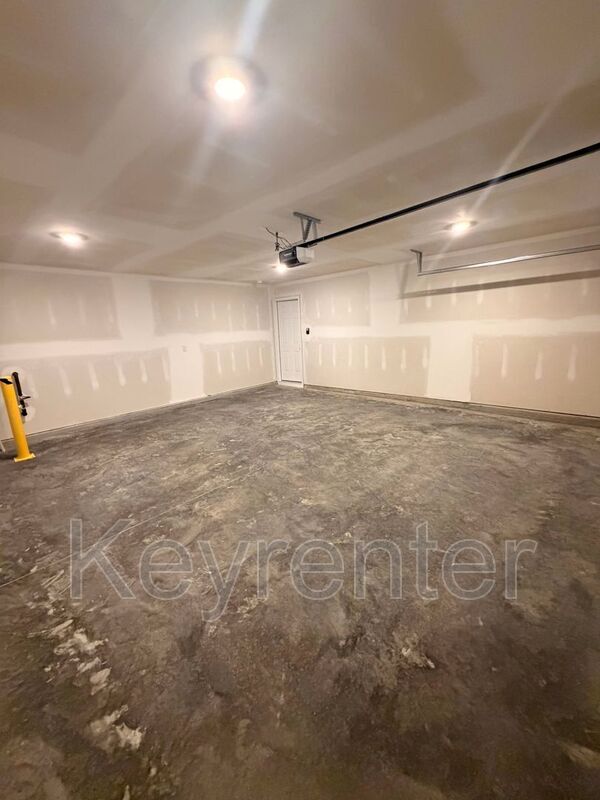 Building Photo - 7033 Randleman Dr