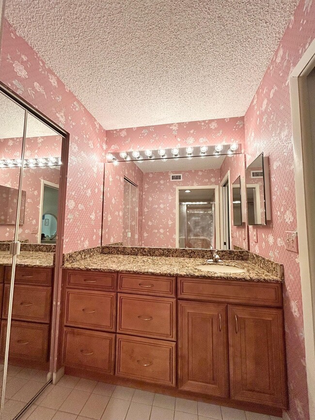 Building Photo - 4725 Lucerne Lakes Blvd E