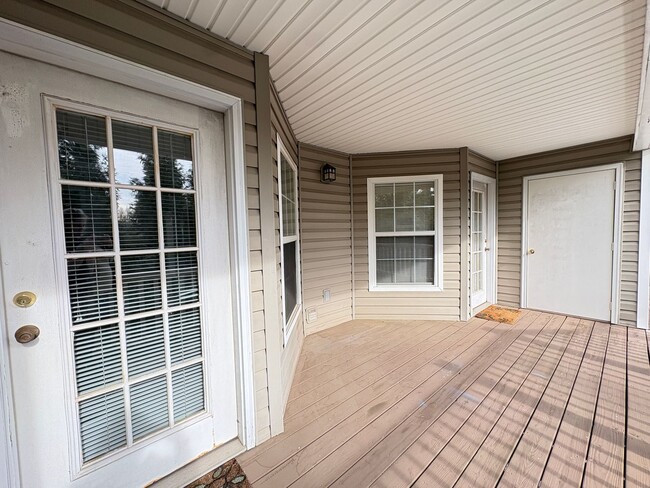 Building Photo - MOVE IN SPECIAL: 2 Bedroom, 2 Bathroom Condo in High Point!