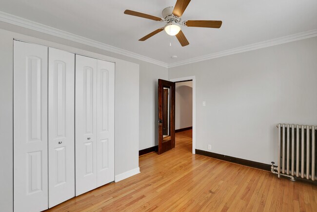 Building Photo - 5544 W Leland Ave