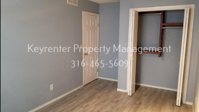 Building Photo - Spacious 4 Bedroom 2 Bathroom House