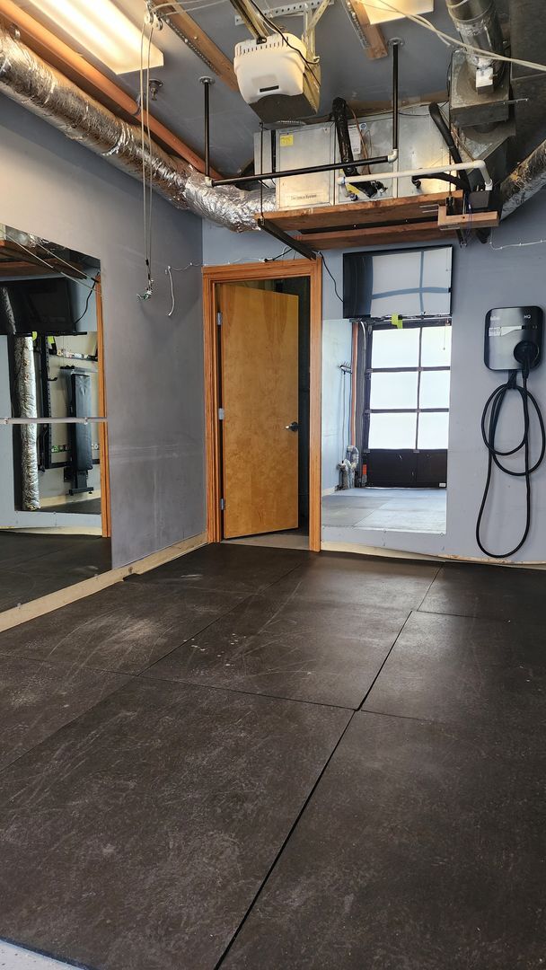 Building Photo - Corner Townhouse in Downtown Tacoma with A...