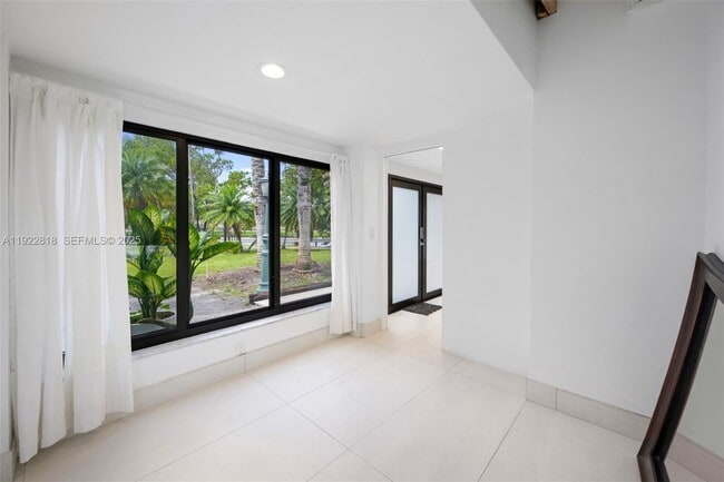 Building Photo - 1201 NE 178th St