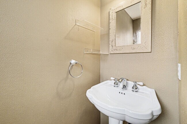 Building Photo - 14707 Treborway Dr