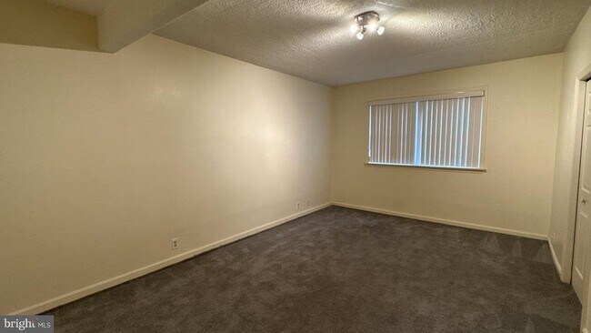 Building Photo - 5957 Cedar Fern Ct