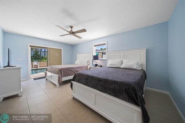 Building Photo - 4255 NE Sunset Dr