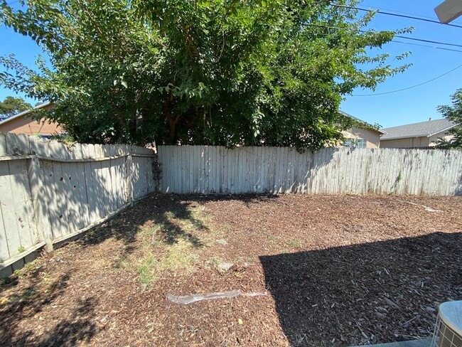 Building Photo - Fairfield, 3 bed/2 bath home $2400
