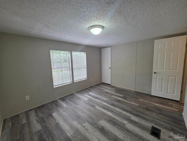 Building Photo - 2821 Hillcrest Ave