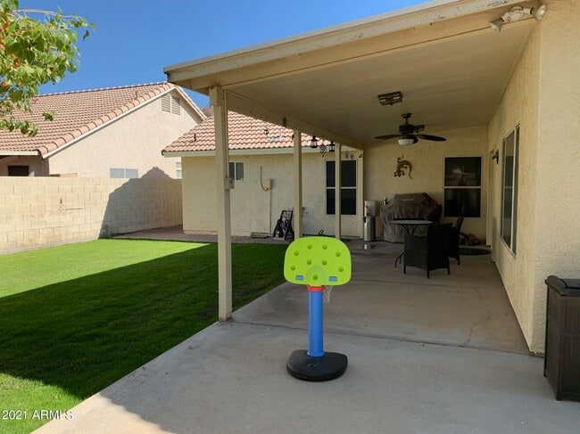 Building Photo - 1190 N Meadows Dr