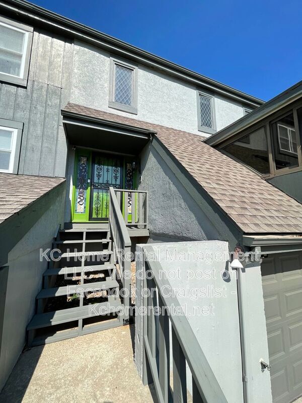 Building Photo - 209 Woodbridge Ln