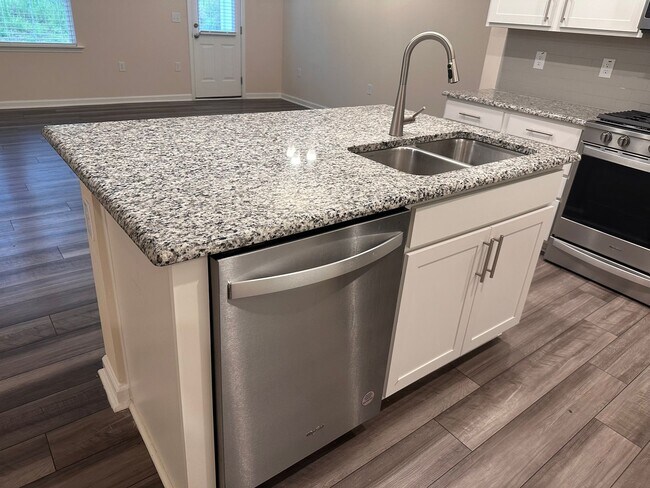 Building Photo - 3BR 2.5BA Townhome in High Point