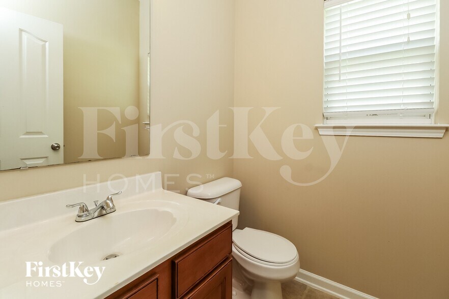 Building Photo - 8019 Bushy Creek Dr