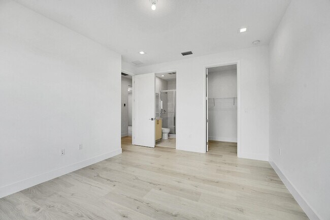 Building Photo - 13005 Feathering Wy