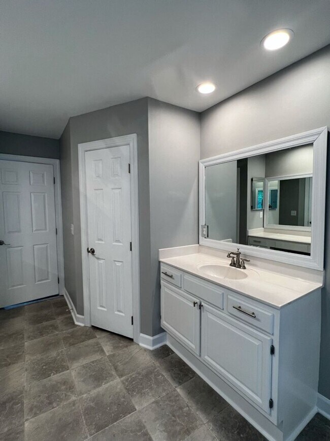 Building Photo - 5717 Raddington St