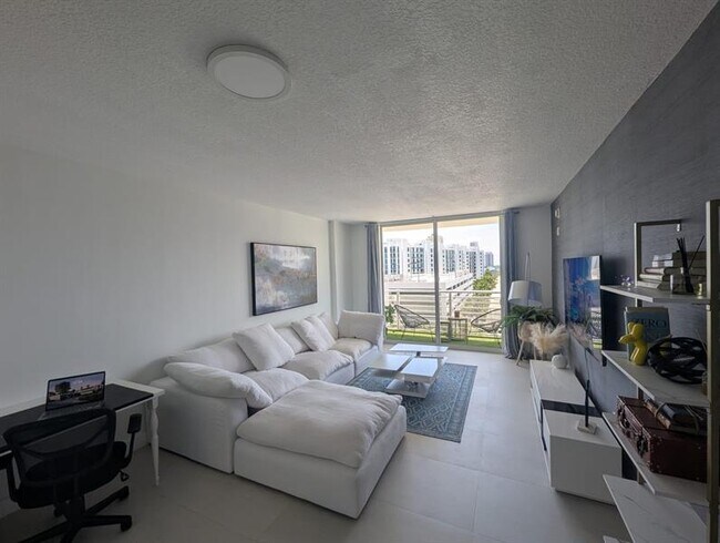 Building Photo - 18800 NE 29th Ave