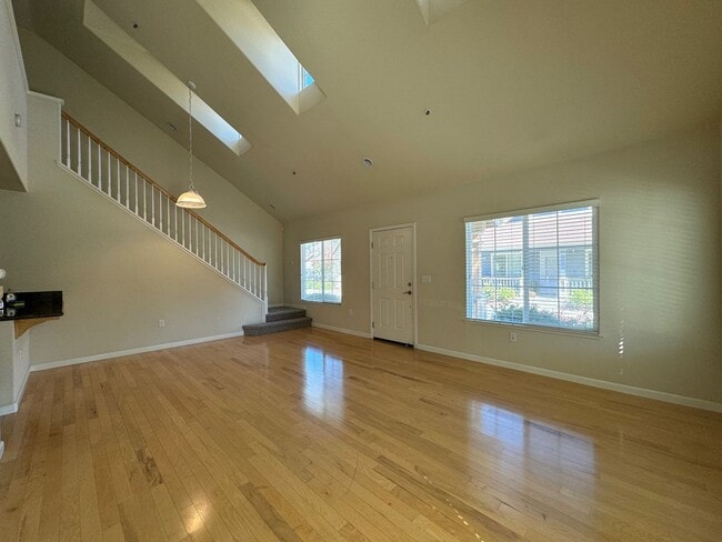 Building Photo - Newly available Stunning 2 Bedroom home fo...