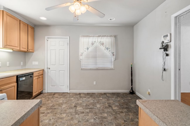 Building Photo - 1553 Bessie Ave