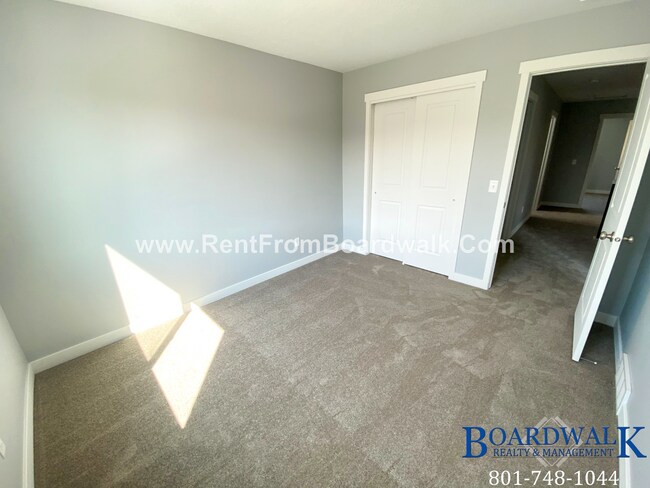 Building Photo - Single Family Home In Beautiful Community!