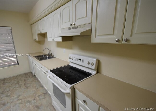 Building Photo - 800 Andalusia Ave