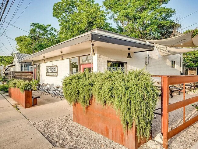 Building Photo - 1128 Chicon St