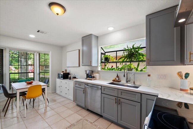 Building Photo - 7752 High Village Dr