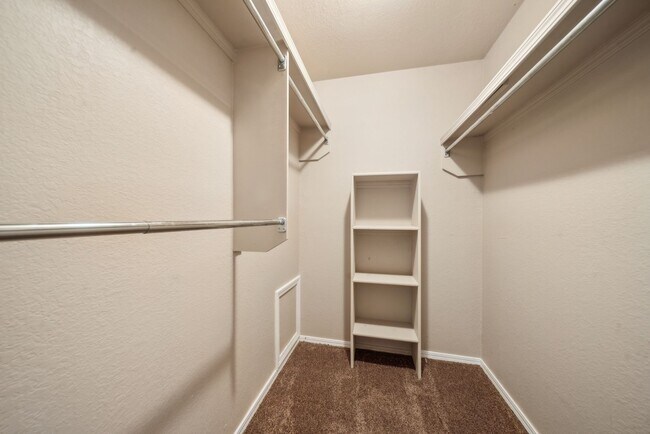 Building Photo - Cozy 2 Bedroom Condo located in the South Tulsa