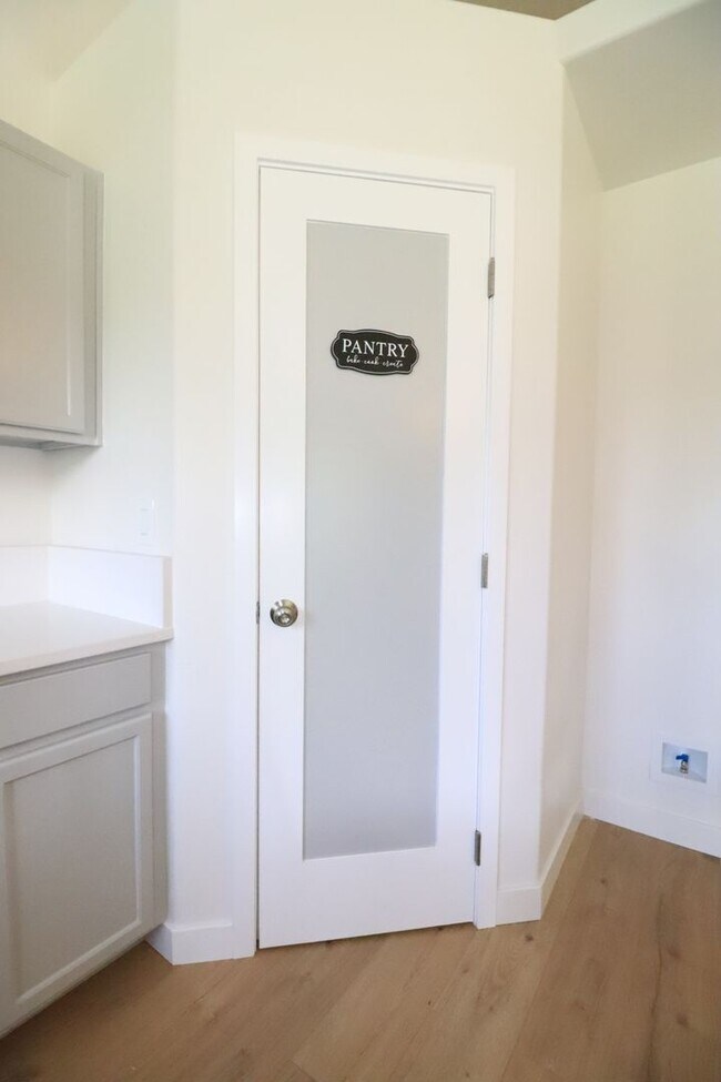 Building Photo - 4BD/3B Nampa Home – Short-Term-6 Month Lease Option!