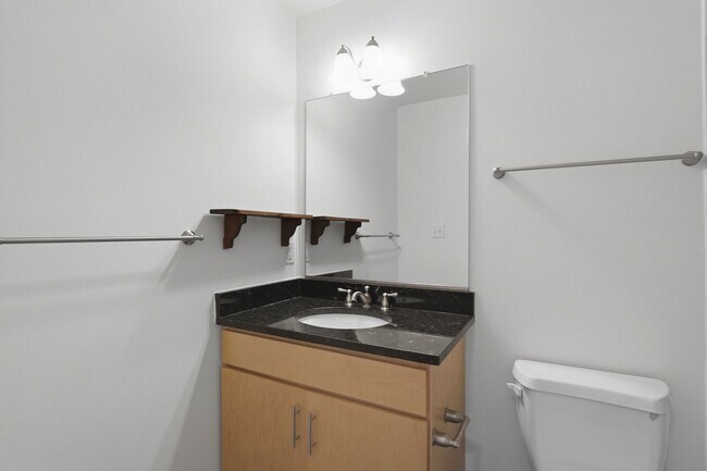 Building Photo - Cool 1 bedroom condo in the heart of the Fan District
