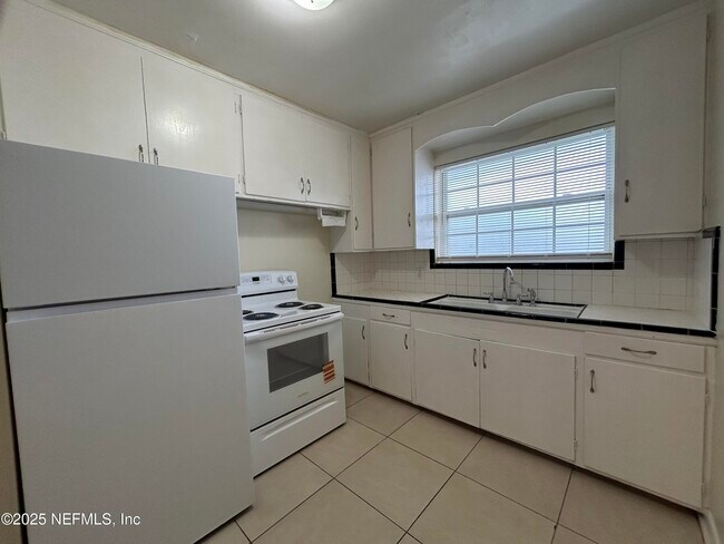 Building Photo - 3113 Belden St