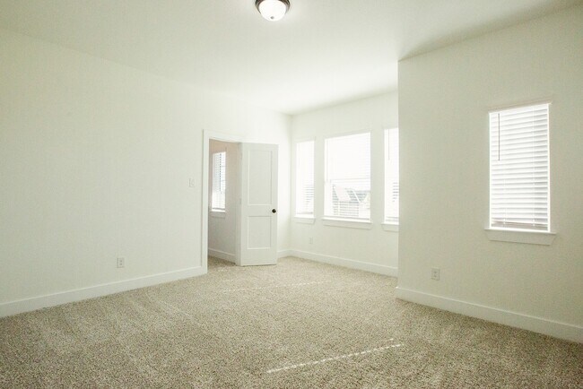 Building Photo - 21134 Garden Palm Dr