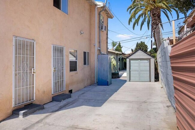 Building Photo - 1686 S Rimpau Blvd