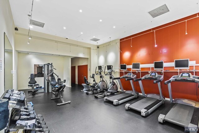 Building Photo - 509 River Rd