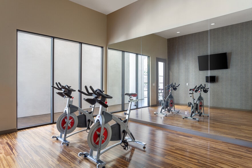 Building Photo - Vineyards at Paseo Del Sol