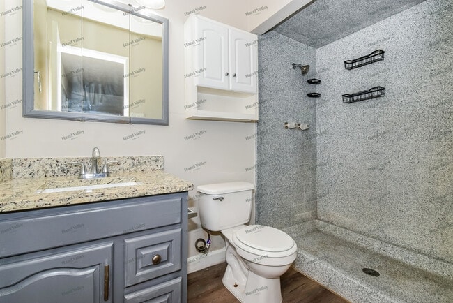 Building Photo - 5805 Ridgecove Dr