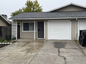 Building Photo - 5310-5312 Wallaby Way