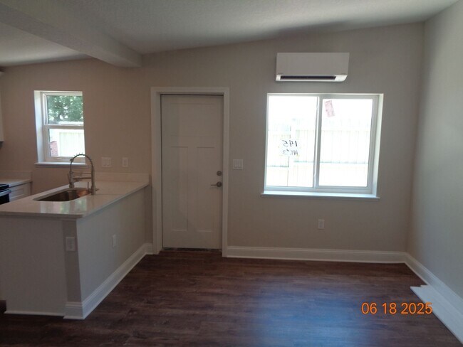 Building Photo - Daytona Beachside Newly Renovated Studio U...