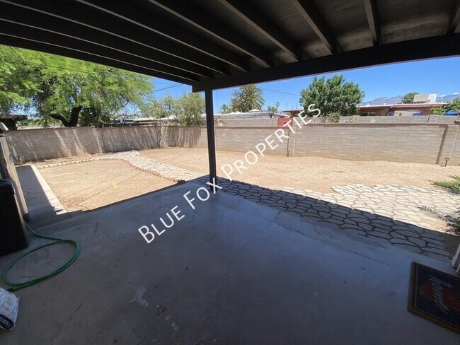 Building Photo - 7049 E Calle Canis