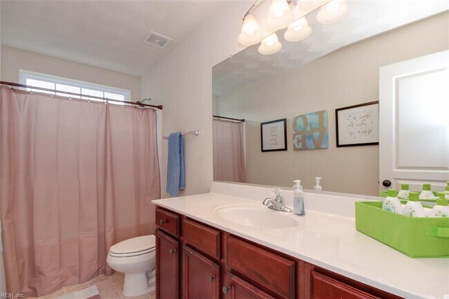 Building Photo - Glenwood Single family 4 bedroom 3.5 Baths