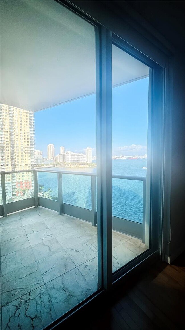 Building Photo - 1331 Brickell Bay Dr