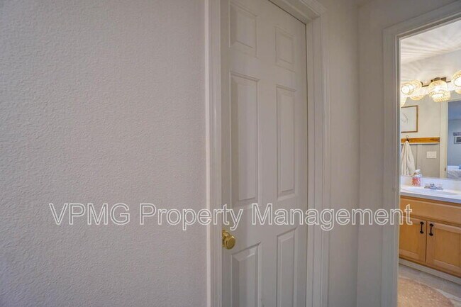 Building Photo - 911 NW 148th St