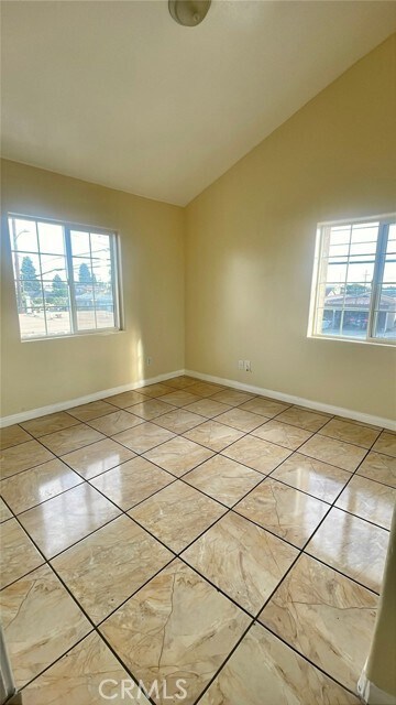 Building Photo - 1073 W 112th St