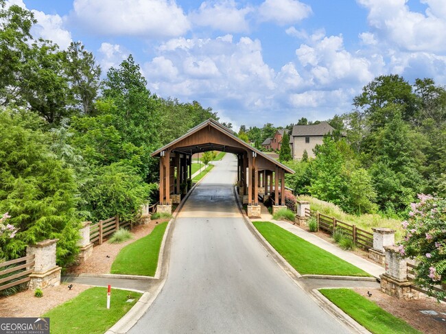 Building Photo - 2097 Covered Bridge Dr