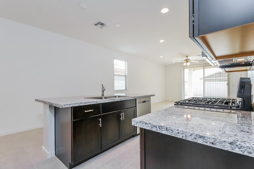 Building Photo - 10739 W Chipman Rd