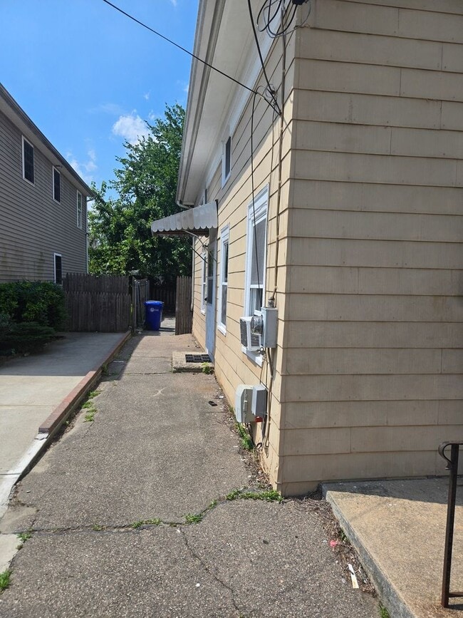 Building Photo - Providence/PC Area Single Family - $2,550
