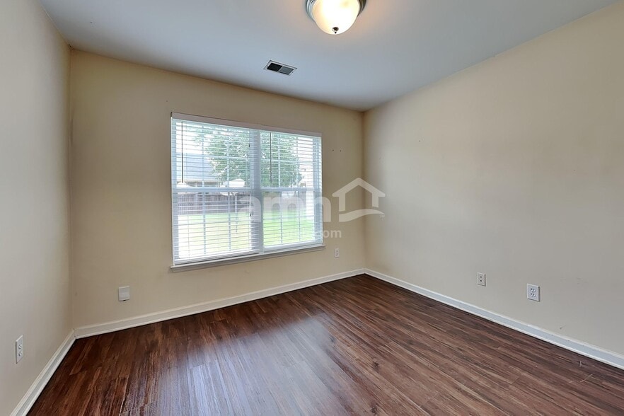 Building Photo - 121 Mockernut Dr